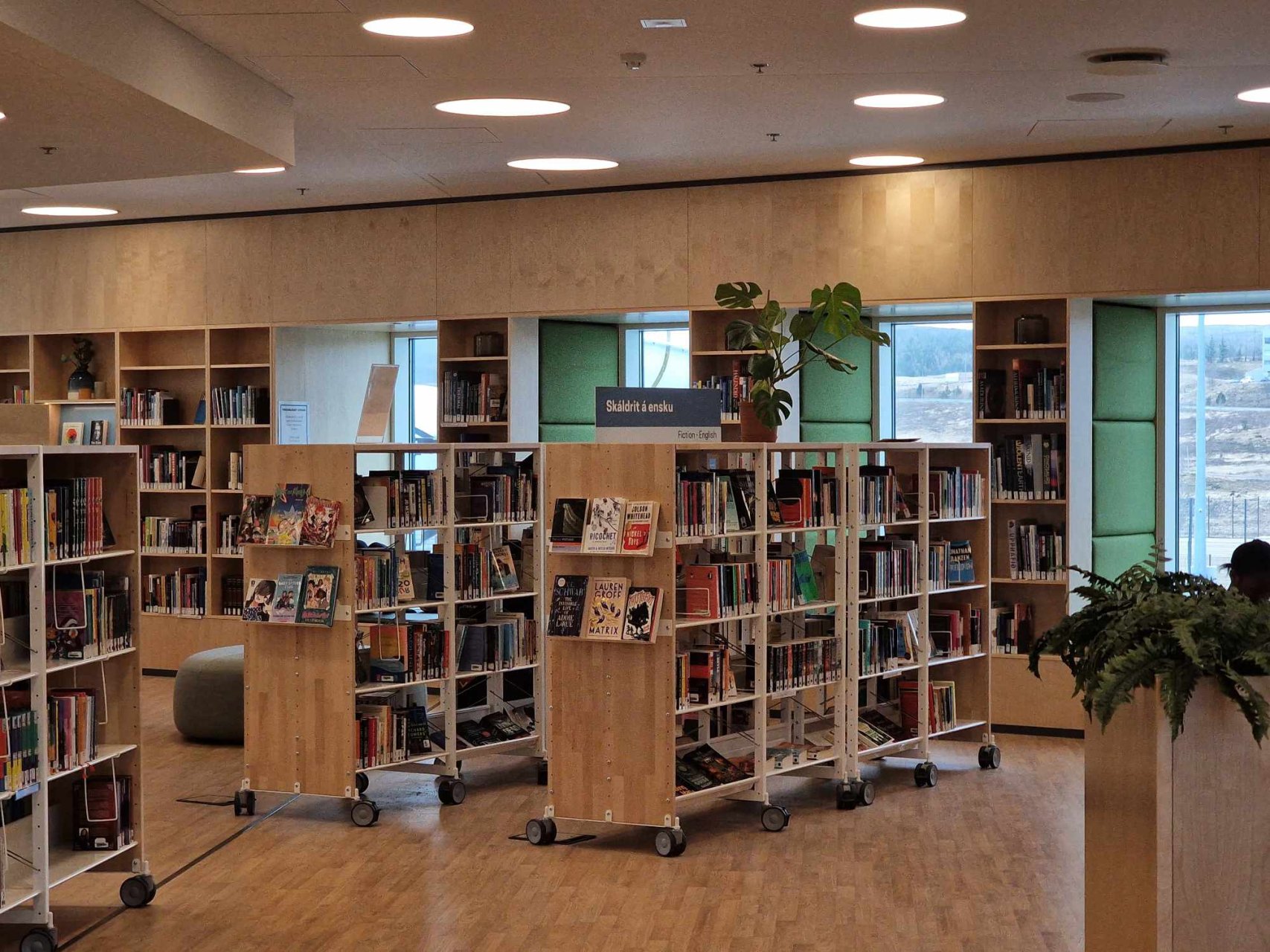 Reikjaviko mieto biblioteka Úlfarsárdalur filialas. Bibliotekos fondai. Reikjaviko mieto biblioteka Úlfarsárdalur filialas. Bibliotekos fondai.